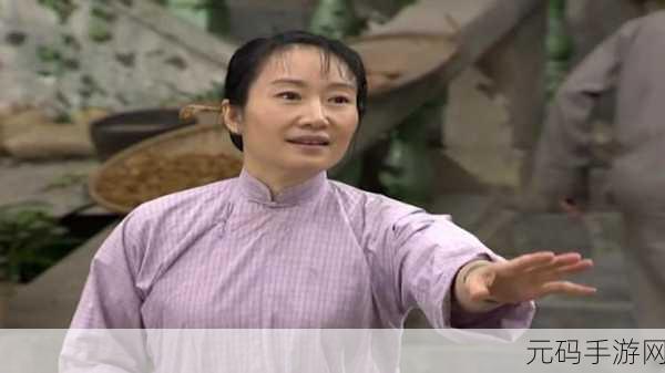 兰姨捂住嘴巴怕发出声音：1. 兰姨紧闭双唇，静默中藏着的秘密