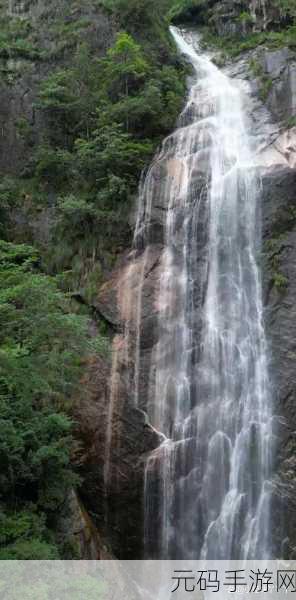 水帘白瀑如饥似渴：1. 水帘飞瀑如梦似幻的自然奇观