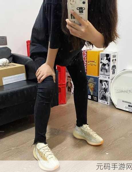 yeezy380蜜桃粉和白色解读：1. 魅力绽放：Yeezy 380蜜桃粉与白色的完美搭配