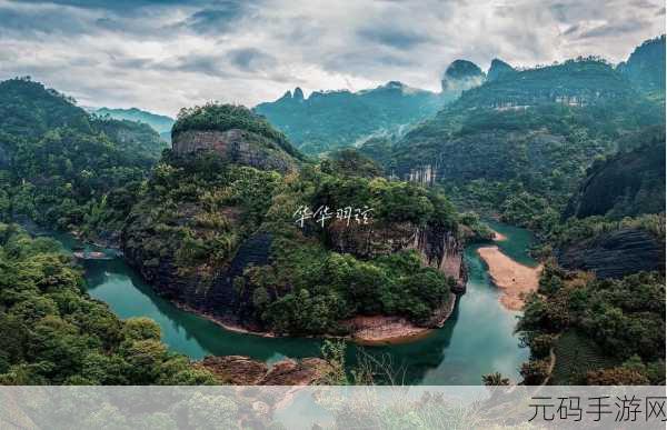 二曲亭亭玉女峰邻水插花像谁用:1. "二曲亭旁玉女峰,水中花影任风摇