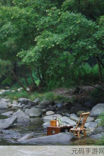 两峰夹小溪地湿又无泥诗的含义:1. 两山之间溪水潺潺的静谧世界