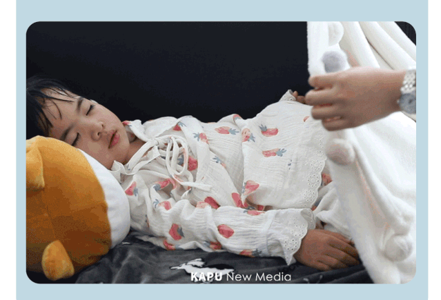 两人生孩子全程不盖被子：1. ＂无被子之夜：亲密关系的新篇章