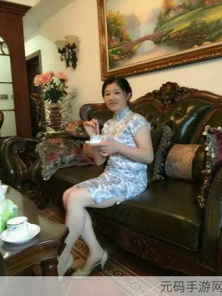 老师穿旗袍施恩:1. 旗袍之美:老师的优雅与智慧