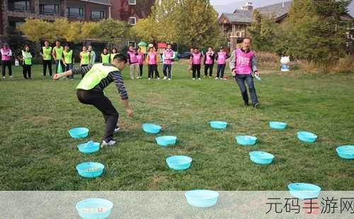 两个人一个 一个：当然可以！以下是根据两个人的组合拓展出的新标题，字数不少于10个：