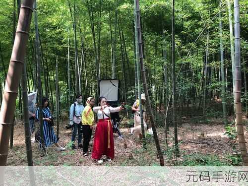 一人吃上面一个 下边踪林，双人对战：上方玩家VS丛林战士