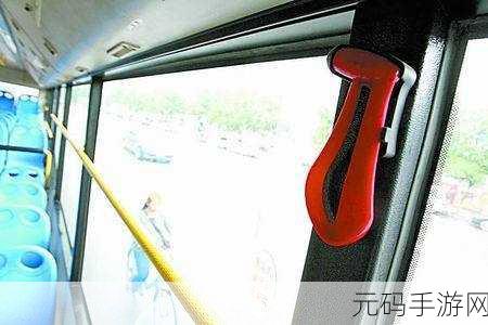 公交车最后一排被C林静,深夜公交:都市逃生