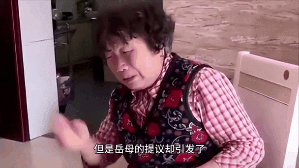 岳装睡让我弄进去了一,岳母装睡时的意外