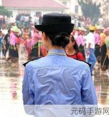 下雨天公交车站避雨1,雨中公交站的避雨少女