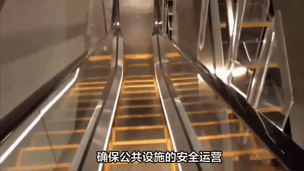 天降孩子从2楼掉下来了无修剪,惊险瞬间!2楼坠落奇迹生还